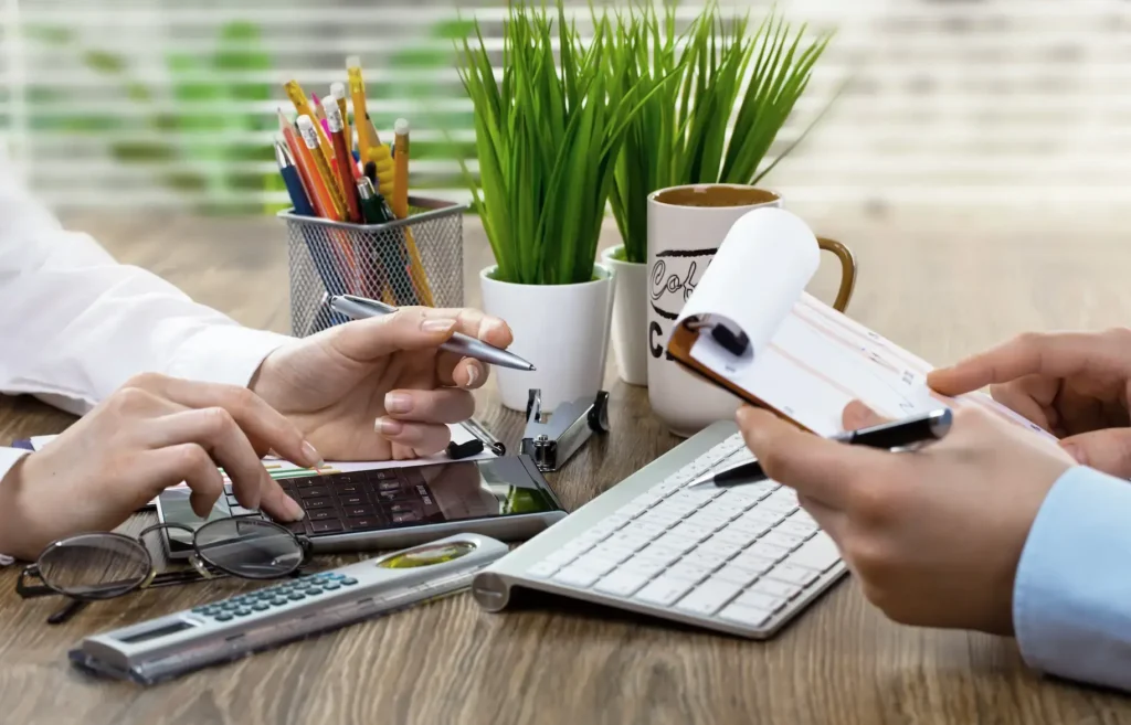 Porady praktyczne dla osób z&nbsp;kredytami – jak zarządzać finansami i&nbsp;poprawić zdolność kredytową